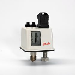 Danfoss Druckschalter BCP 4 mit einpoligem Umschaltkontakt, 017B0014... DANFOSS-017B0014 5702423248063 (Abb. 1)