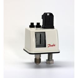 Danfoss Druckschalter BCP 4 mit einpoligem Umschaltkontakt, 017B0014... DANFOSS-017B0014 5702423248063 (Abb. 1)