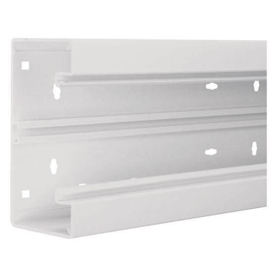 hager Brüstungskanal-Unterteil PVC frontrastend zu BR 68x170mm, OT 80mm, verkehrsweiß
