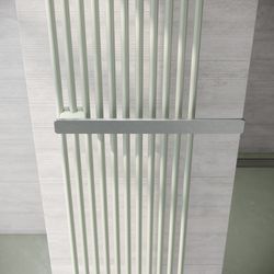 Kermi Pio plus Badheizkörper Bügel aus Edelstahl gebürstet 1600x46x249mm 453W be... KERMI-E7N1V1600252X4K 4063769161463 (Abb. 1)