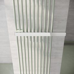 Kermi Pio plus Badheizkörper Bügel aus Edelstahl poliert 1800x46x389mm 740W bei ... KERMI-E7N1V180039UXDK 4063769312834 (Abb. 1)