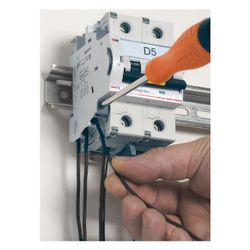 Legrand Hilfsschalter DX3, 1 Wechsler, 6A, 240V, 0,5TE, 84,5x8,8x77,7mm, 406258... LEGRAND-406258 3245064062589 (Abb. 1)