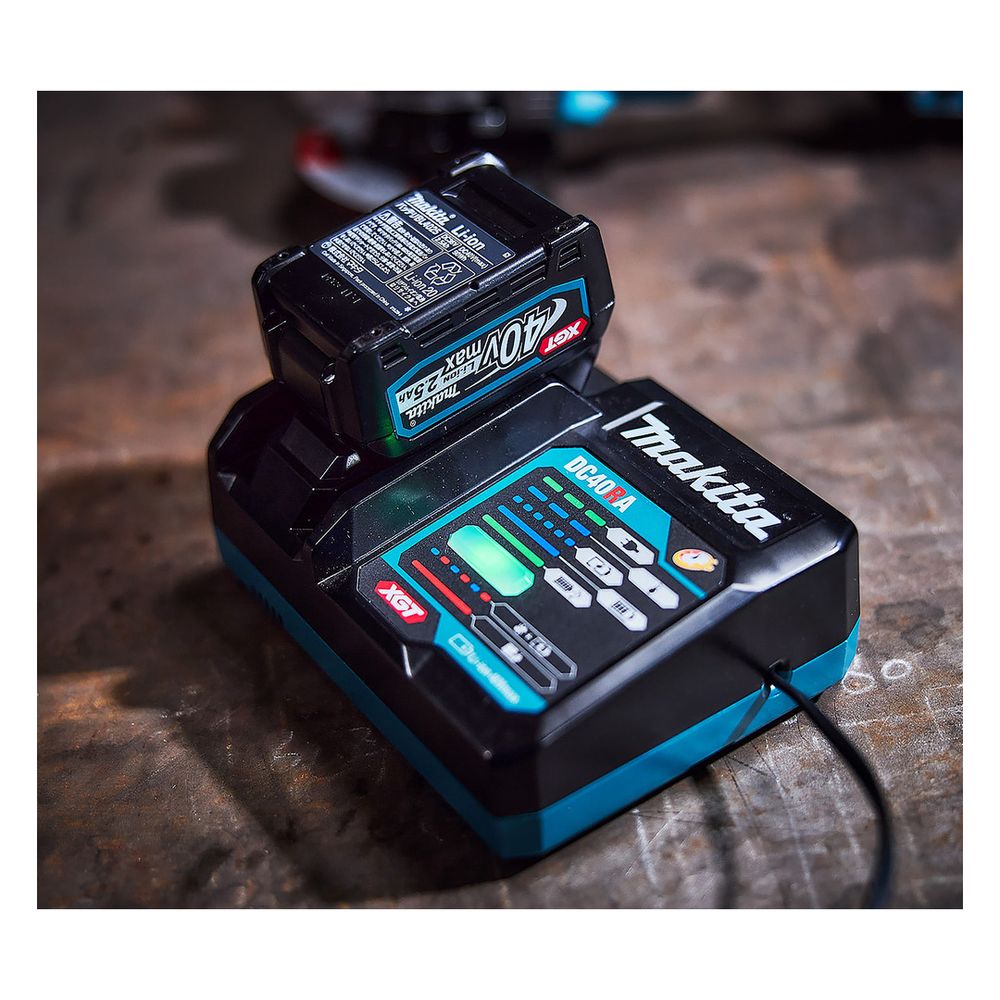Makita Schnellladegerät XGT DC40RA, 40V, Ladezeit 22-50 min... MAKITA-191E07-8 0088381556354 (Abb. 9)