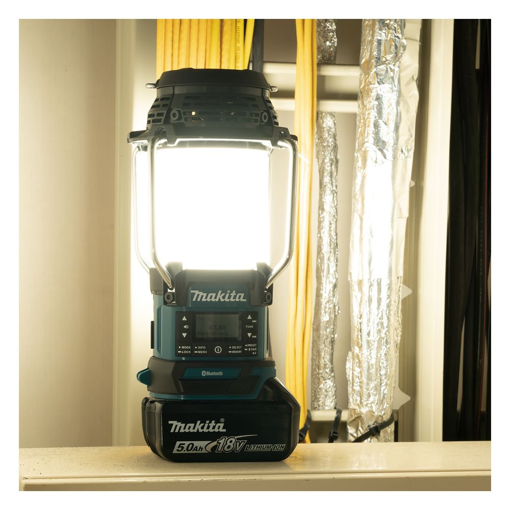 Makita Akku-Radio mit Laterne DMR056, 18V, 1.000 lx, 310 lm, 126x129x289mm... MAKITA-DMR056 0088381763509 (Abb. 9)